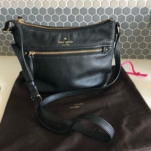 Kate Spade medium sized bag to fit all the essentials. Lightly used.